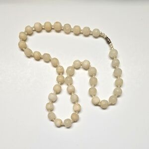 🔸️5/$25🔸️Vintage White Onyx Beaded Neckace